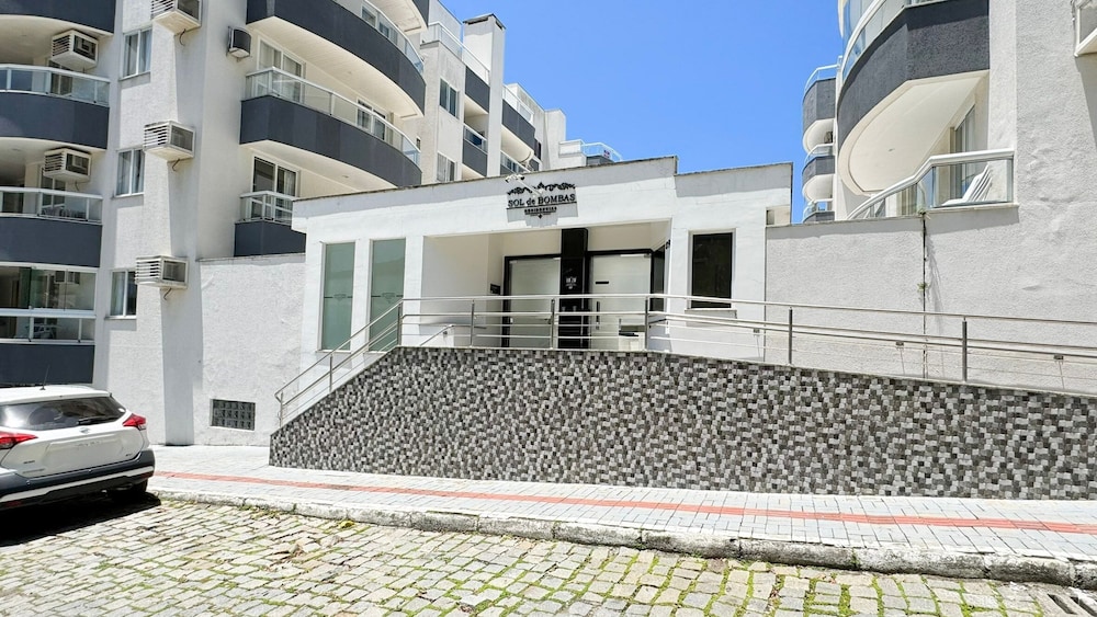 Cobertura com Piscina na praia de Bombas