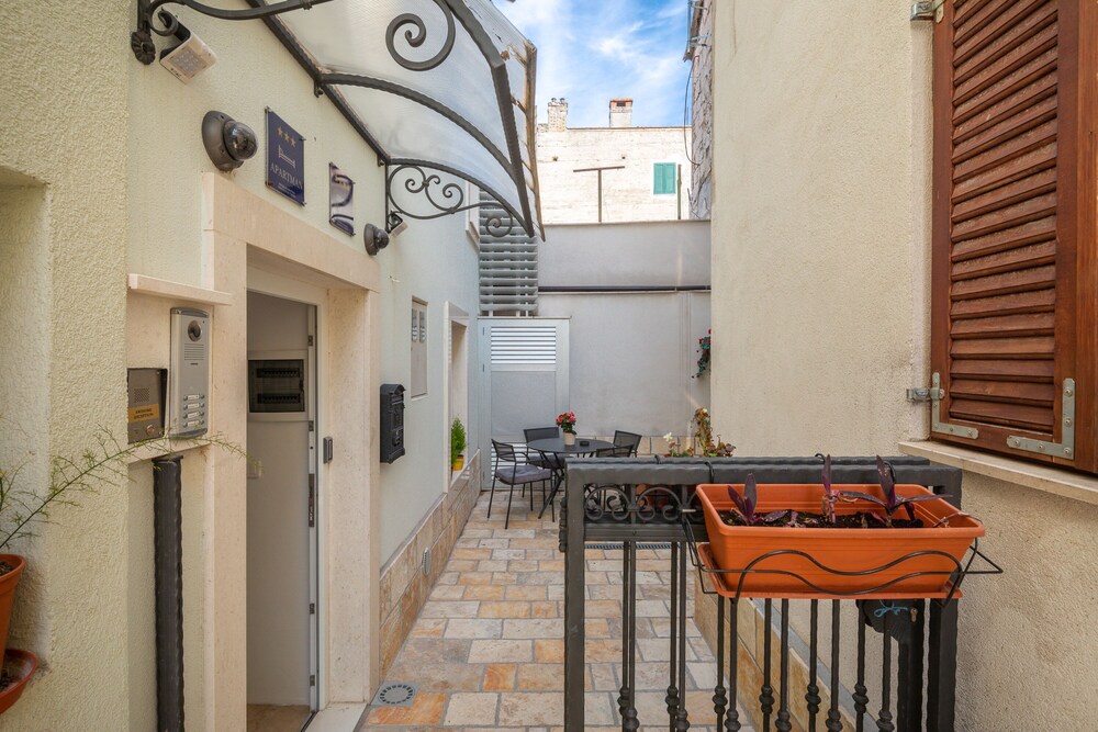 3 - Beautiful Modern apt in the Heart of Split view 5