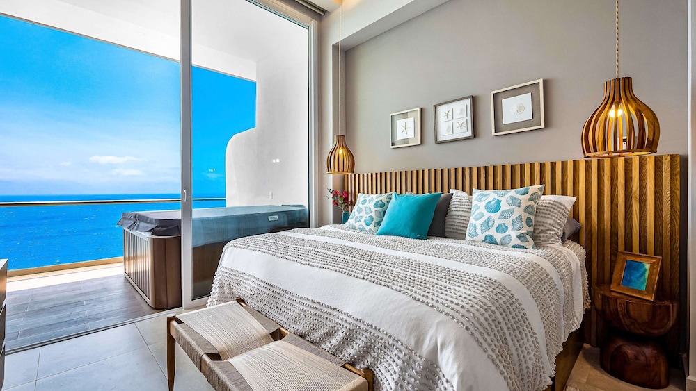 Panoramic Hot Tub Oceanview Luxury 4BR Penthouse