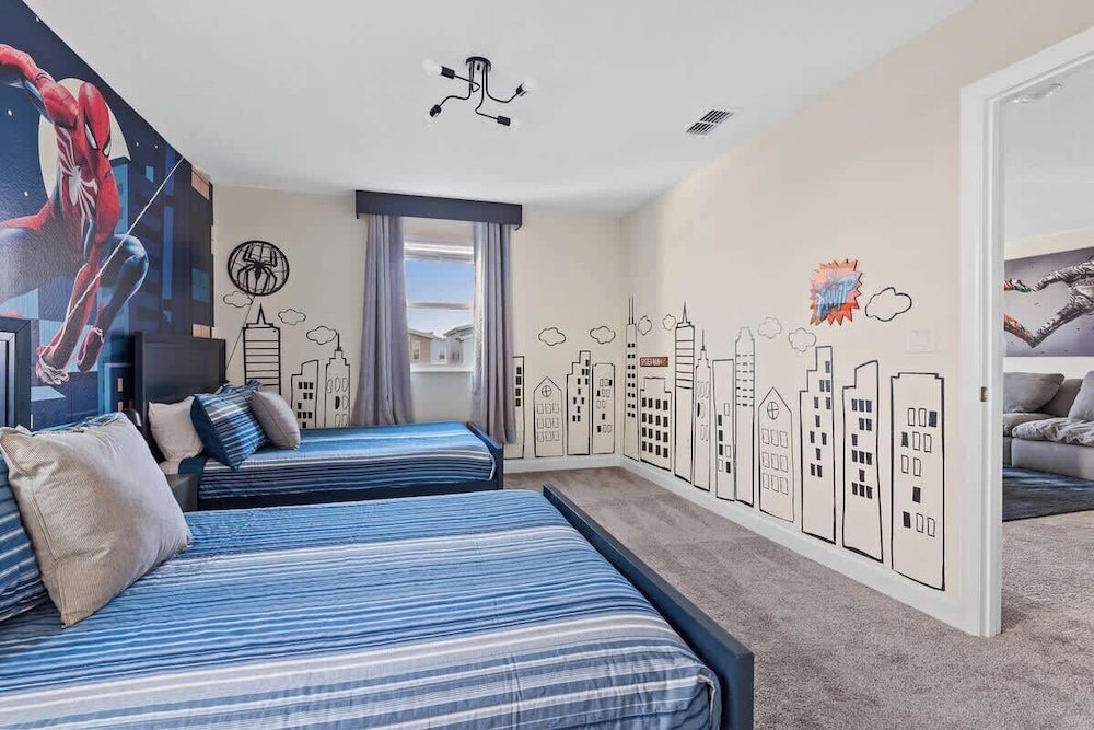 Themed 7bedroom and Pool 18 Guests