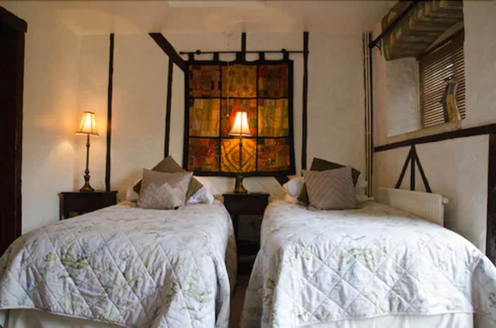 Thames Head Inn view 4