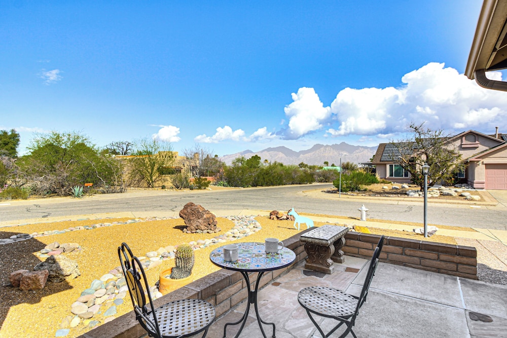 'coyote Casa' w/ Mtn Views in Tuscon Desert Oasis