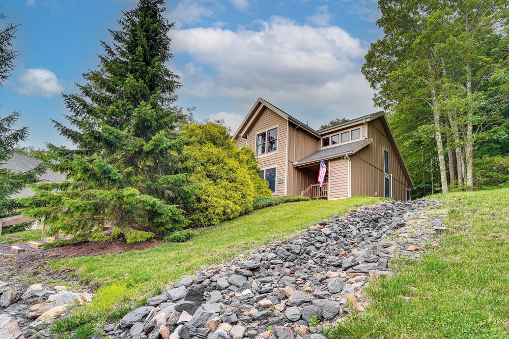 Tannersville Resort Home w/ Deck & Gas Grill! view 5