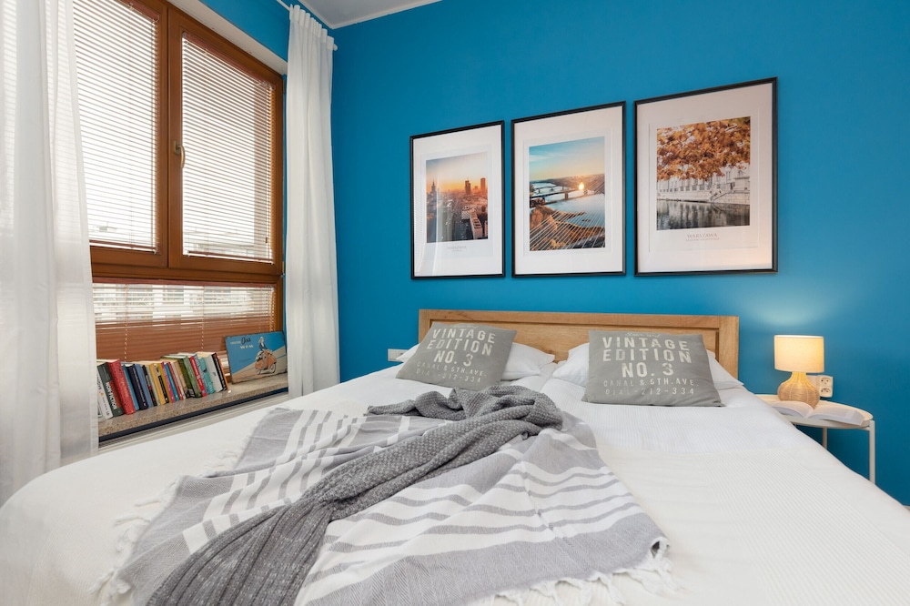Stylish Apartment Rydygiera by Renters view 4