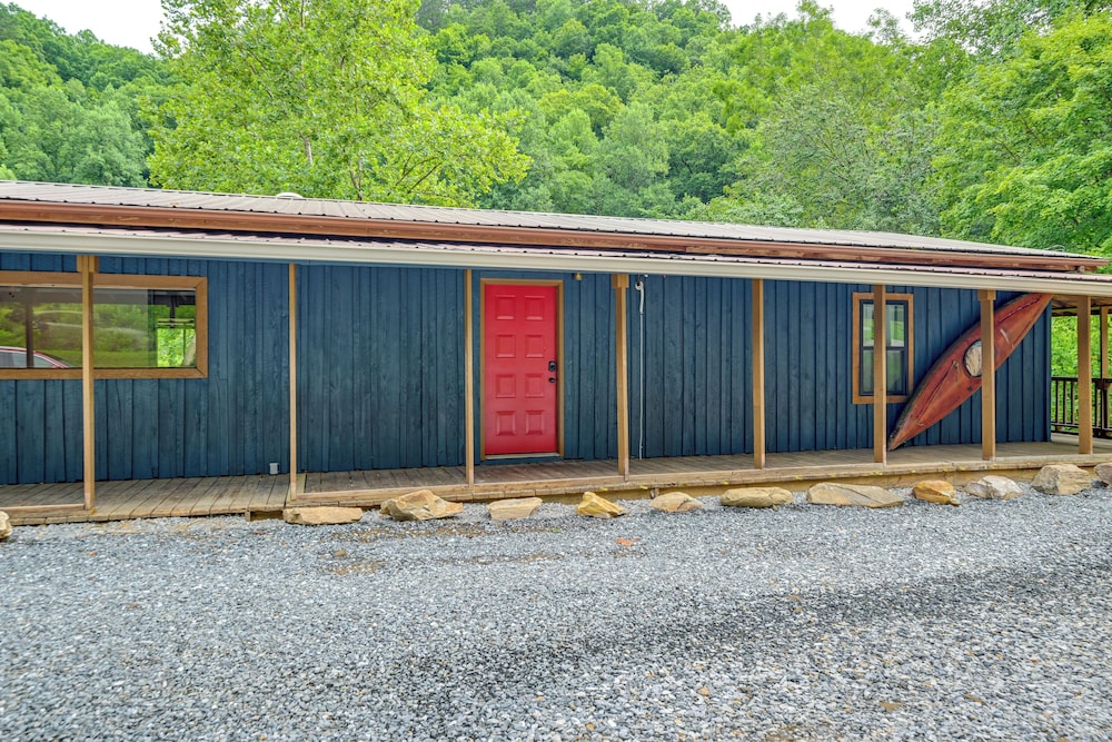 Riverfront Smokies Retreat ~ 14 Mi to Railroad! view 2
