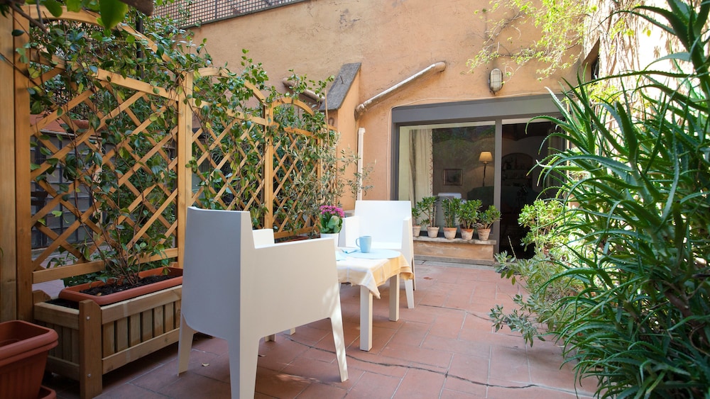 Rental in Rome Arco Ciambella Studio