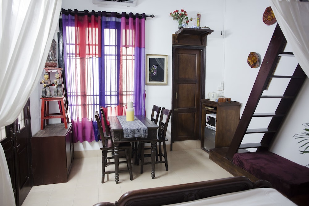 NQ Vintage House