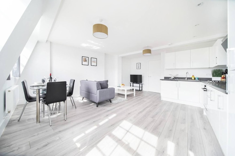 Livestay - Modern 1 Bed view 3