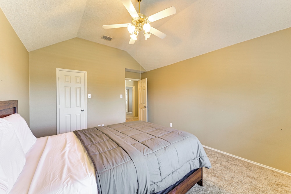 DFW Sports Hub: Home w/ Pool & Hot Tub in Frisco!
