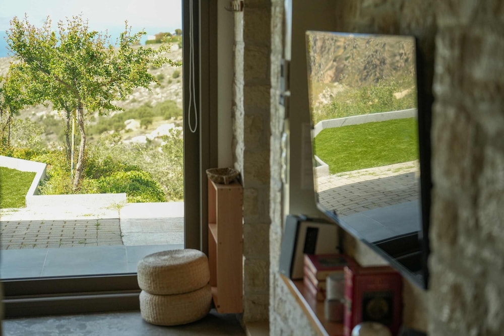 Oliva Emerald Eco - Secluded Off-grid Vineyard Villa