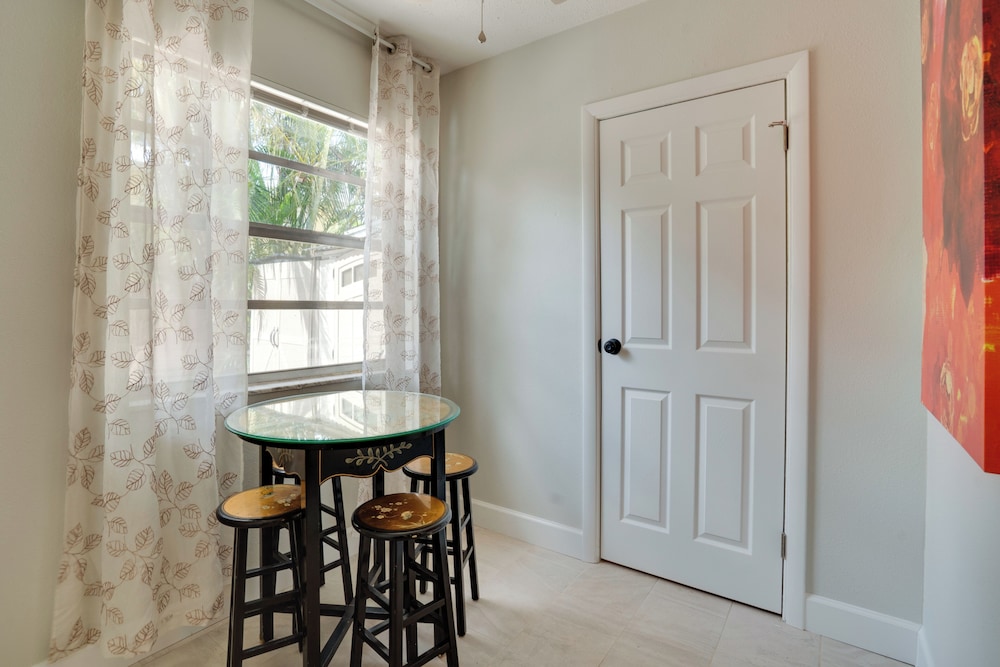 Walk to Redington Beach: Renovated Duplex w/ Patio