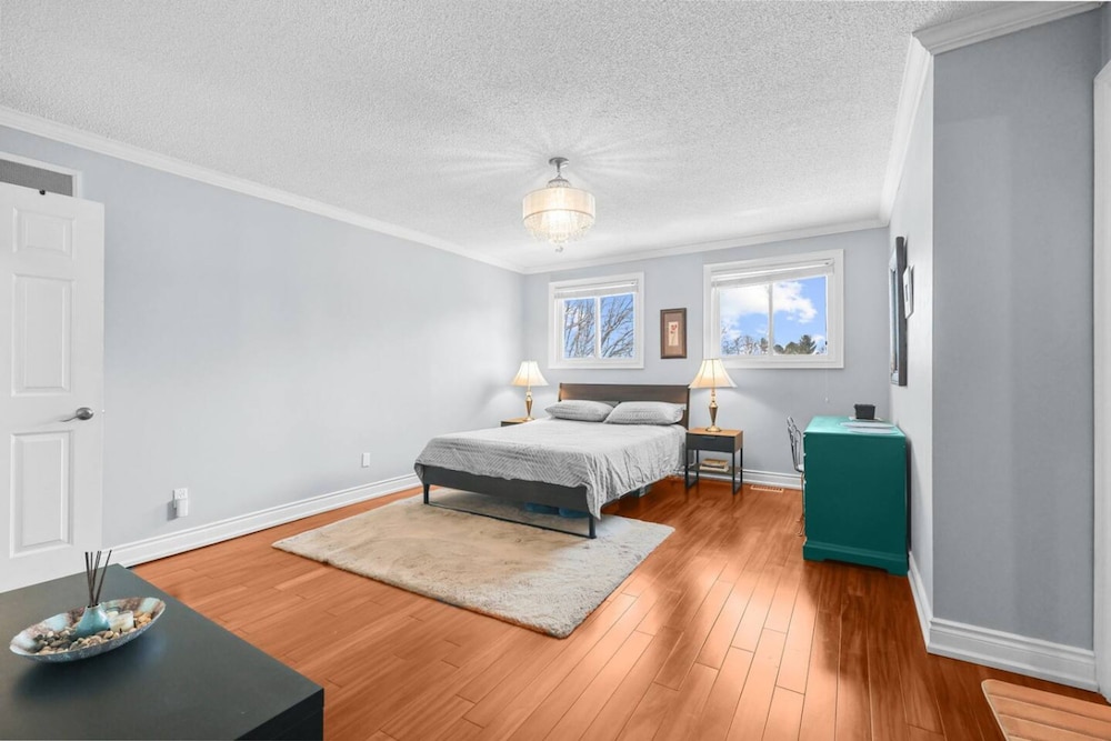 Stylish 3BR Whitby Home in Prime Location