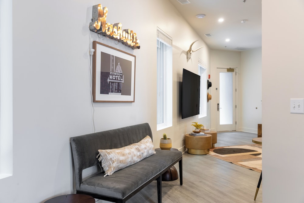 The Outrider by AvantStay Chic Stay Close to Broadway