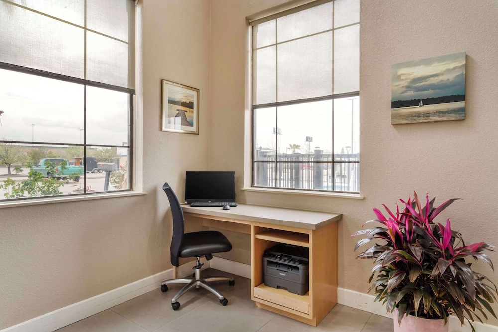 Comfort Suites Shenandoah-The Woodlands - Property Image 14