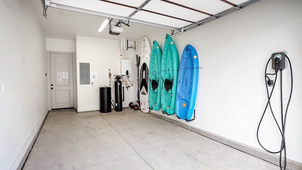 Adventure Central At Desert Color 6 Bedroom Townhouse