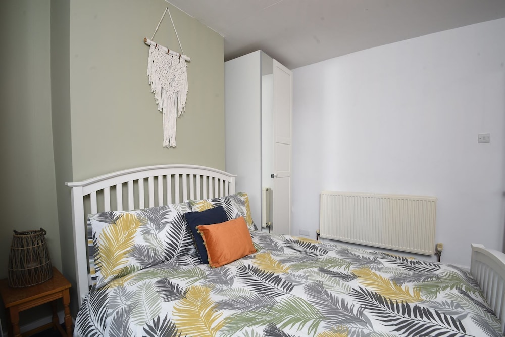 Cosy and Modern 2 Bed Family House in Abergele view 3
