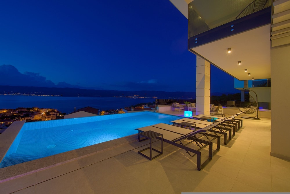 Villa Majestic With Sauna and Beautiful Views