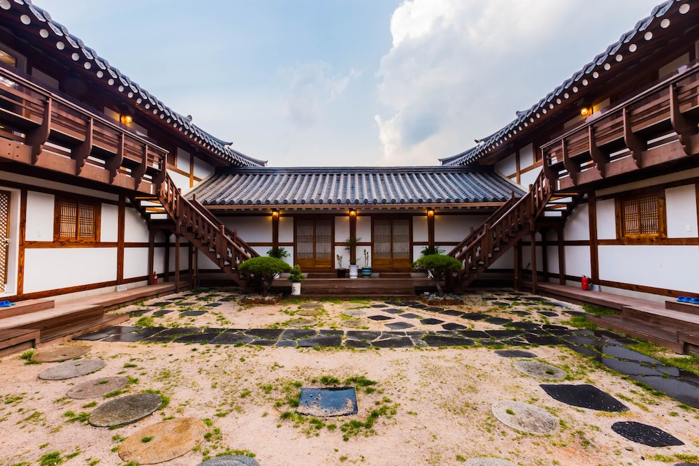 Gyeongju West Namsan Hanok Pension