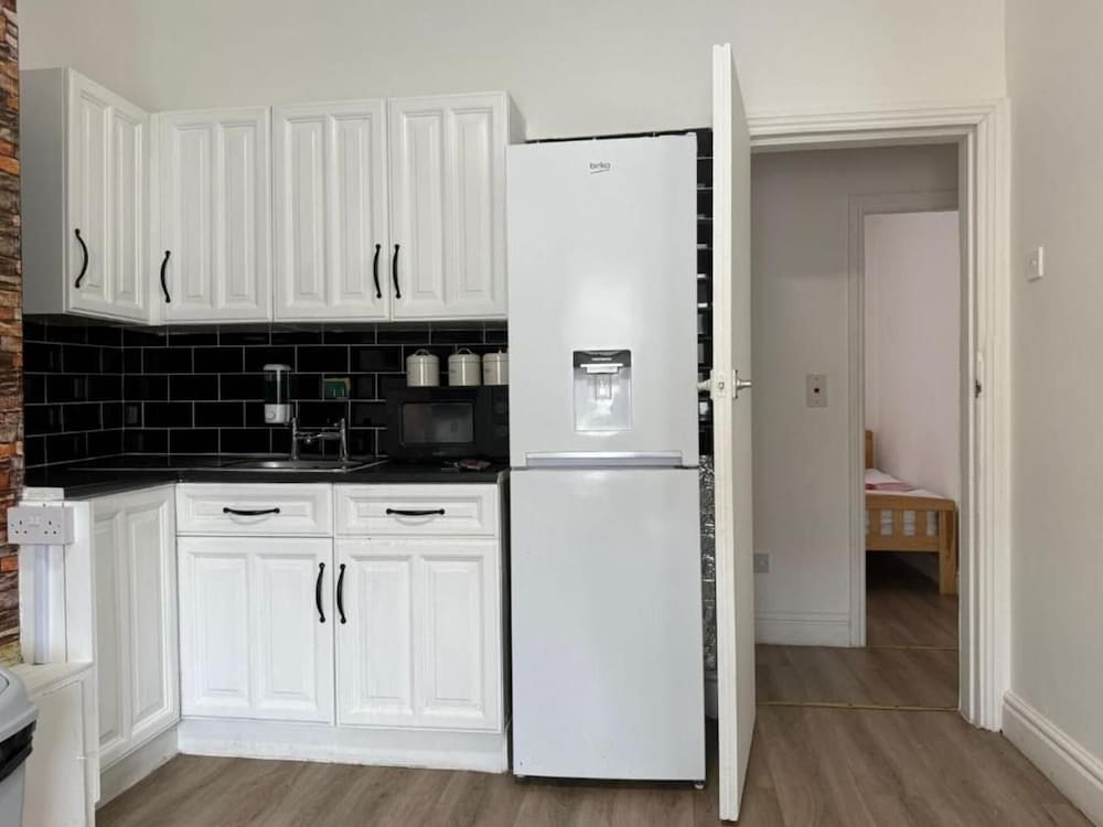 Blackpool - Apartment - Sleeps 6- Coastal Stay