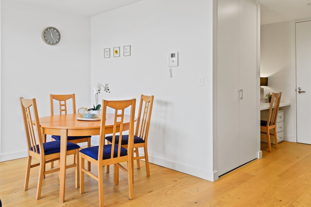 Cosy 1-bed With Private Balcony By Showgrounds