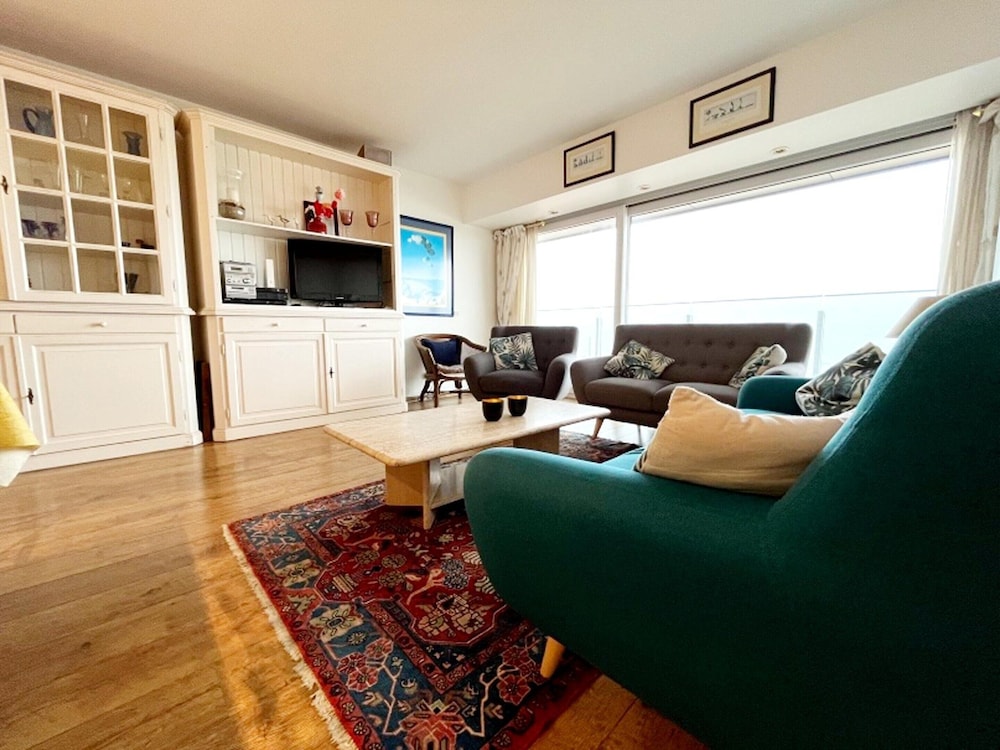 Apartment in Wenduine With Stunning Sea Views