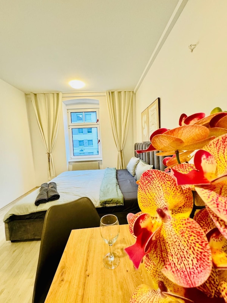 Spacious 7BR Apartment Prime Location