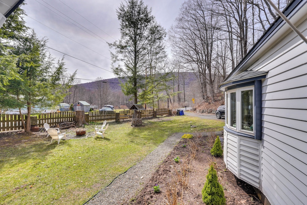 Historic Catskills Farmhouse Cottage by Belleayre