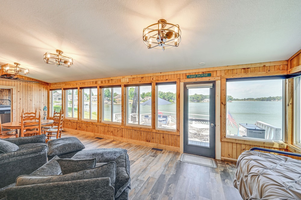 Private Indoor Hot Tub: Fish & Boat on Sylvan Lake