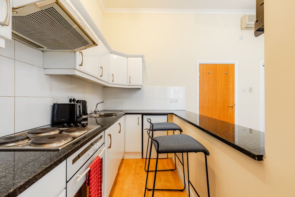 Comfy Apartments in Queensway