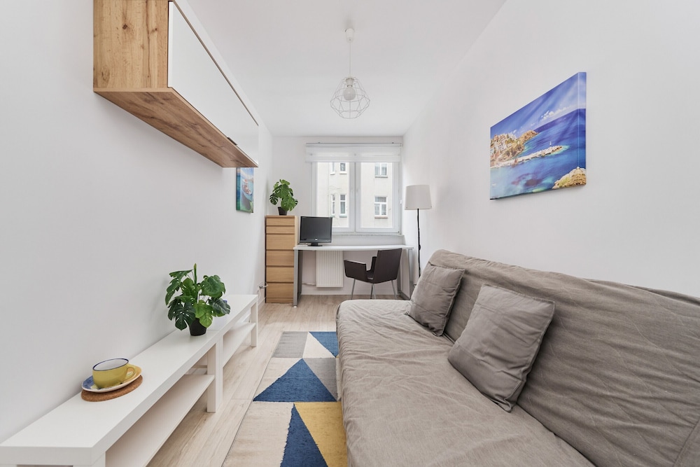 Charming Apartment Fabryczna by Renters view 3