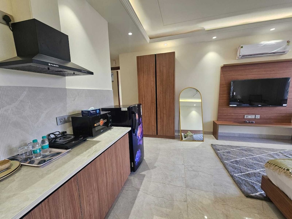 Hotel Dwellr