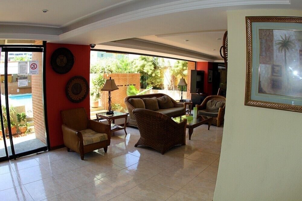 HOTEL MIRAMAR SUITES