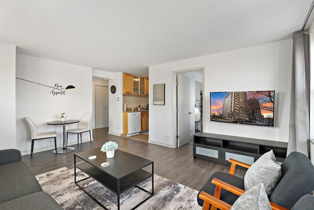 Explore this 2BR Apt - Blackwood rep