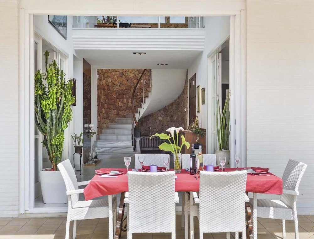 Majestic Villa Near San Antonio