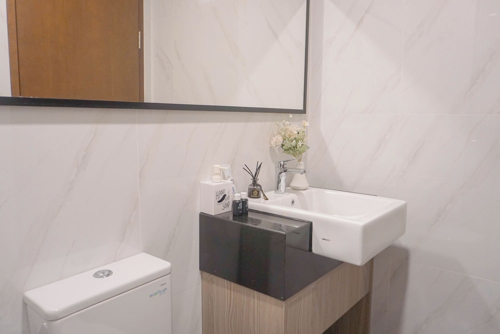 Cozy and Minimalist Studio Room at Ciputra World 2 Apartment