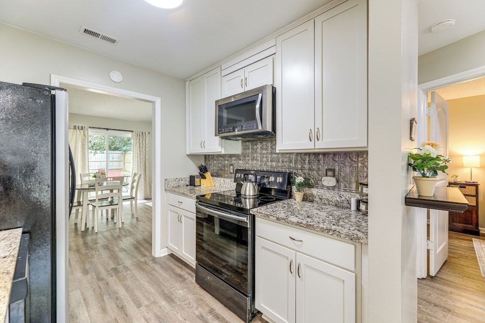 Jacksonville Home By Camp Lejeune, Beaches & More!