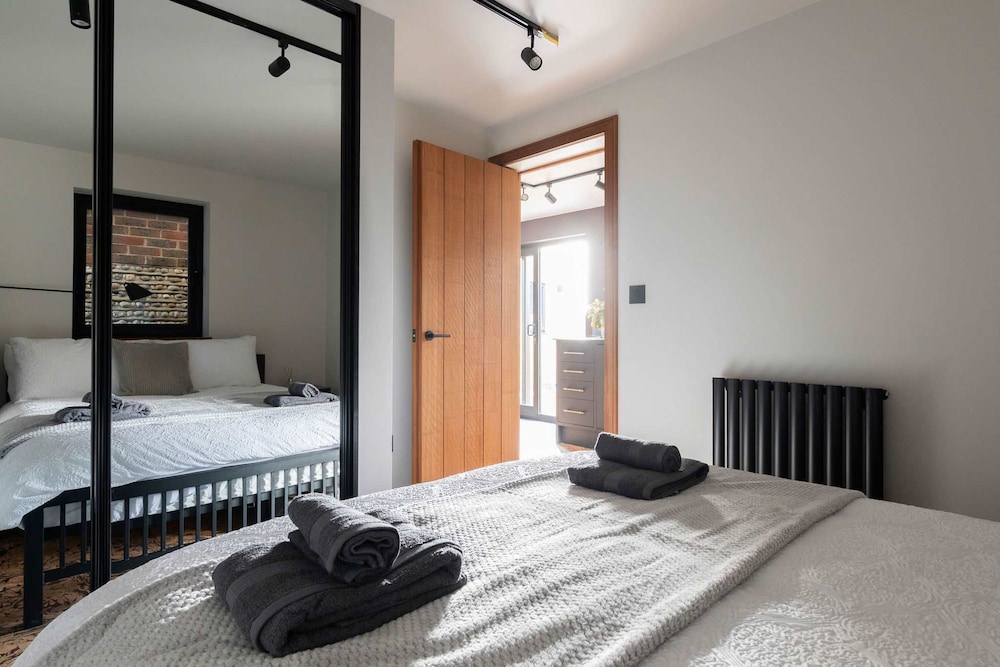 Modern 2-bed Cabin Near West Wittering Beach