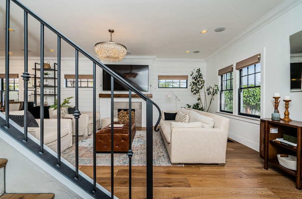 Spacious 5 BR Near Heart of South Park