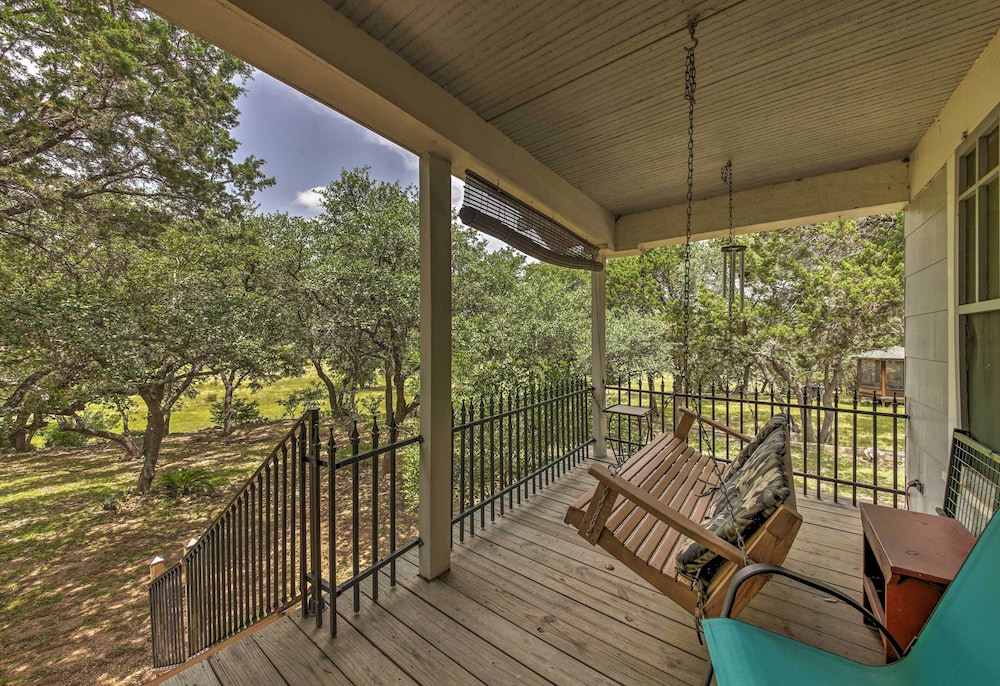 Charming Canyon Lake Cottage w/ Pool BBQ Pit! - Property Image 14
