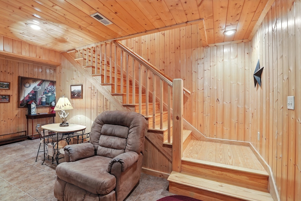Secluded Mountain Retreat With Stunning Views 4 Bedroom Home