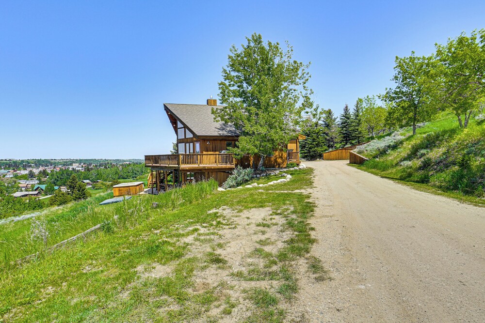 1 Mi to Dtwn Red Lodge: Mtn-view Cabin Getaway