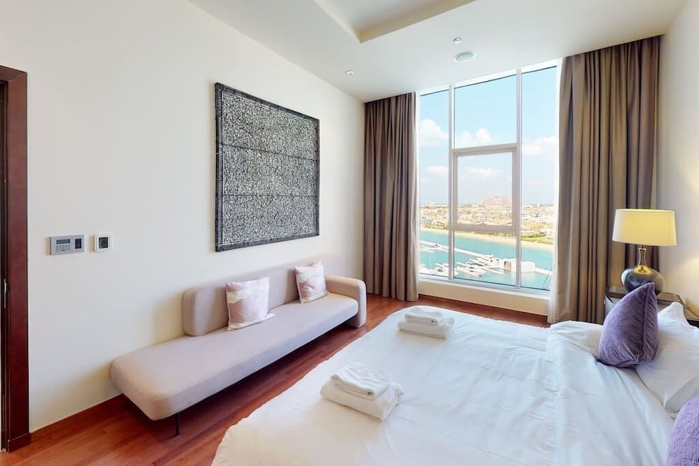 2 BD Tiara Palm Views Beach Pool Amazing Views of the Palm