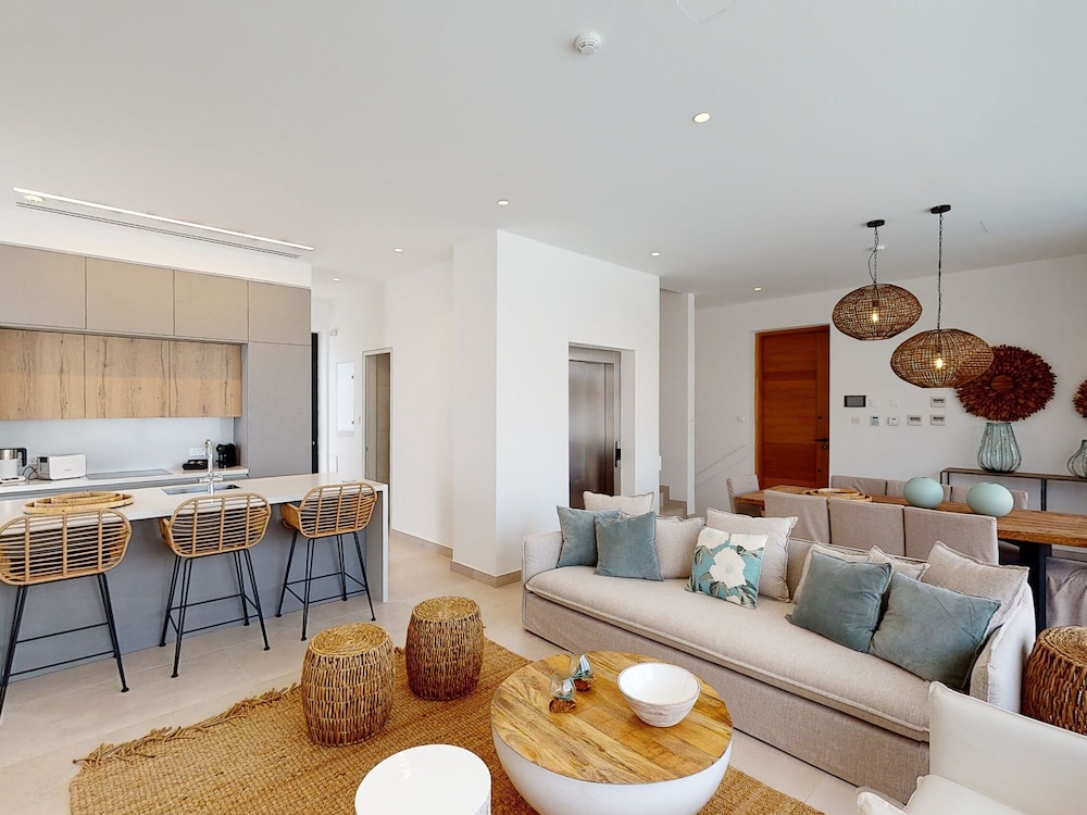 Sanders Konnos Bay Kalliopi - Outstanding 4-bedroom Villa With a Side Sea View