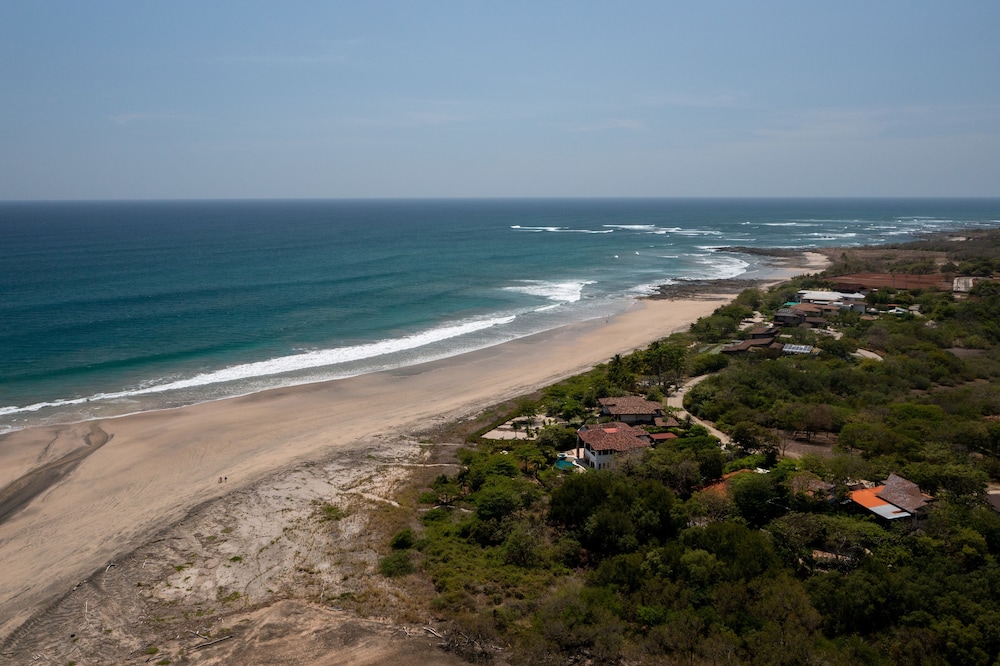 Villas VR Beachwalk Avellanas