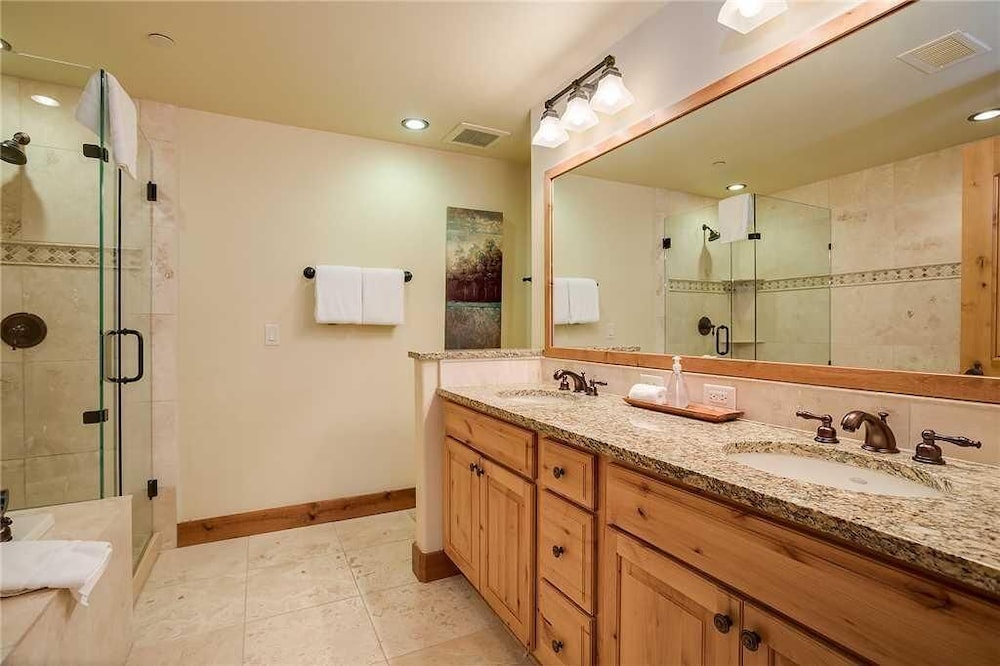5305 Emerald Lodge, Trappeur's Crossing Apartment 4