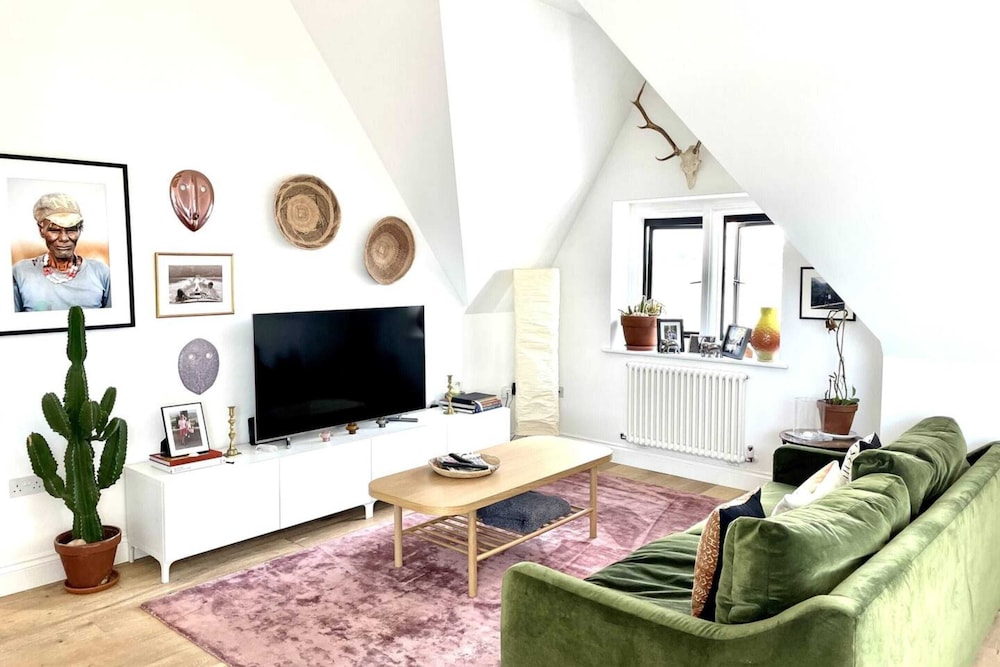 Unique 2 Bedroom Penthouse Apartment in Kensal Rise