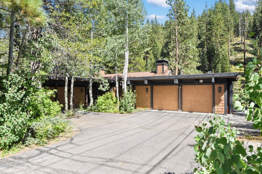 Joy on the River Stunning Waterfront Home for 10