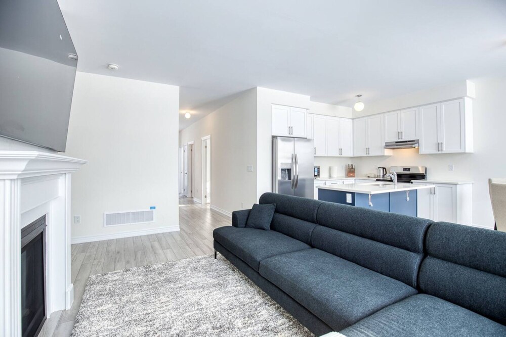 Spacious Brand New 4-bed Retreat in Quinte West