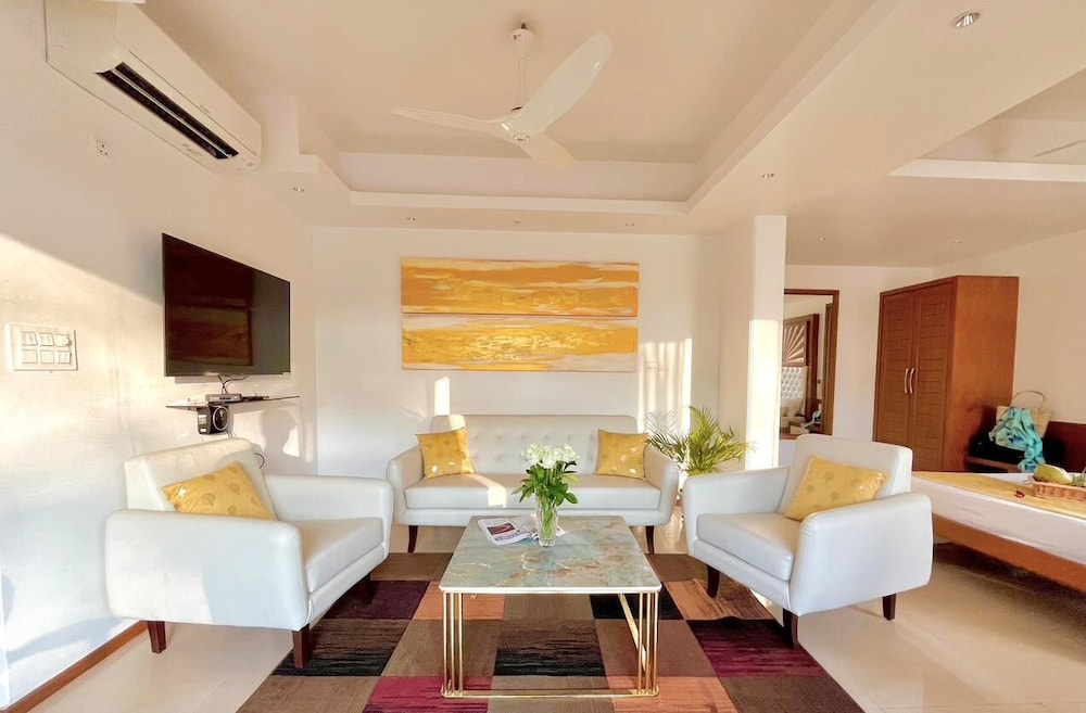 Beach Paradise Miramar Goa