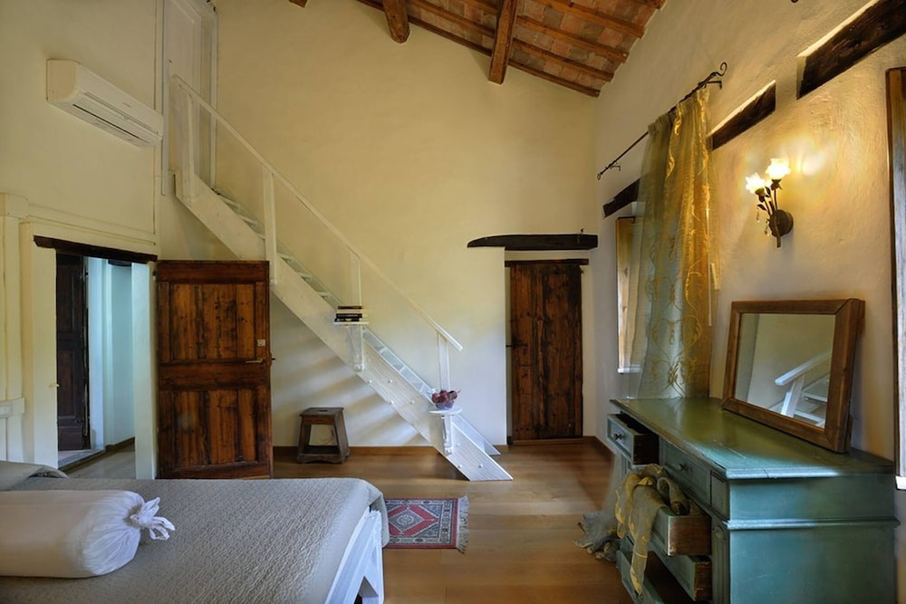 Luce tra i Faggi 8 by Marche Holiday Villas